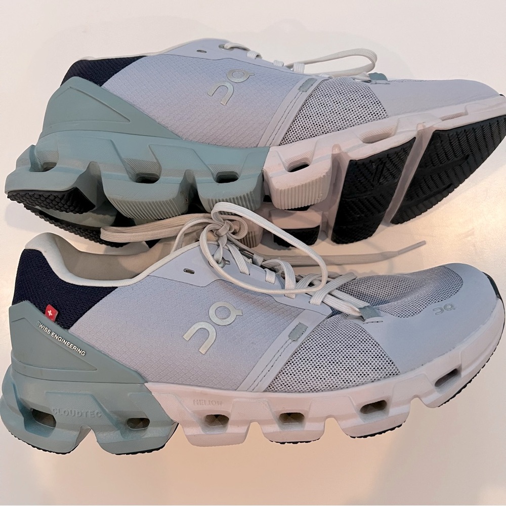 OnCloud Cloudflyer 4 Nimbus/Cobble. Size 9. Excellent Condition.
